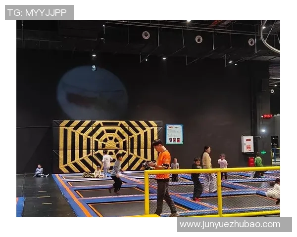 蹦床足球大战：在空中飞跃的激情对决与团队合作的极限挑战