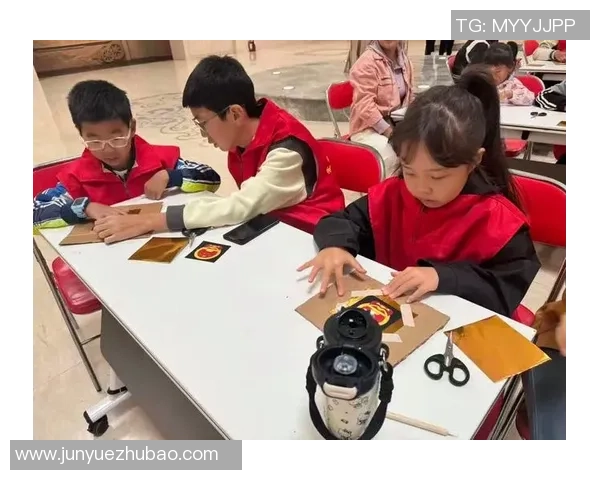 锡纸足球小人创意手工制作教程趣味亲子活动的完美选择